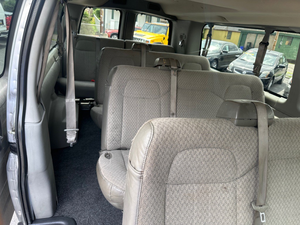 2015 Chevrolet Express Image 16