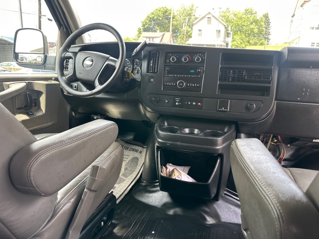 2015 Chevrolet Express Image 19