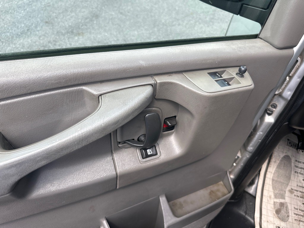 2015 Chevrolet Express Image 28