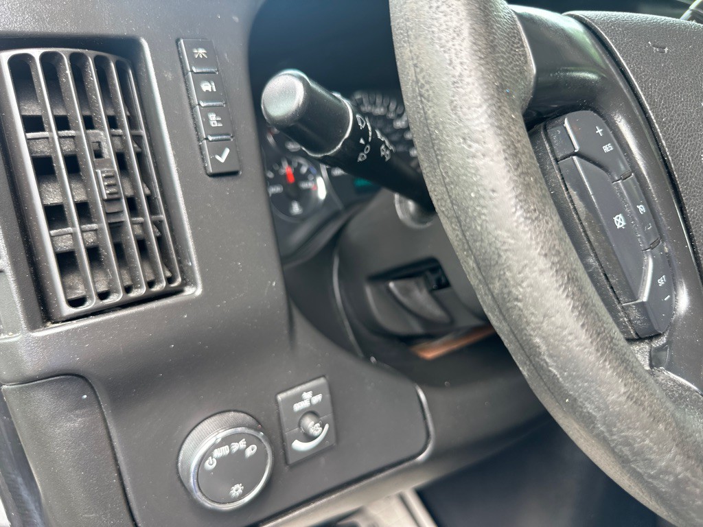 2015 Chevrolet Express Image 29