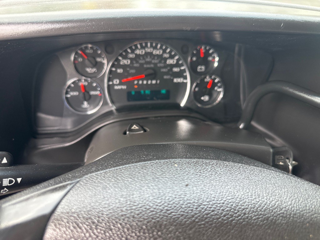 2015 Chevrolet Express Image 30