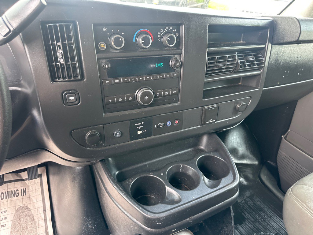 2015 Chevrolet Express Image 33