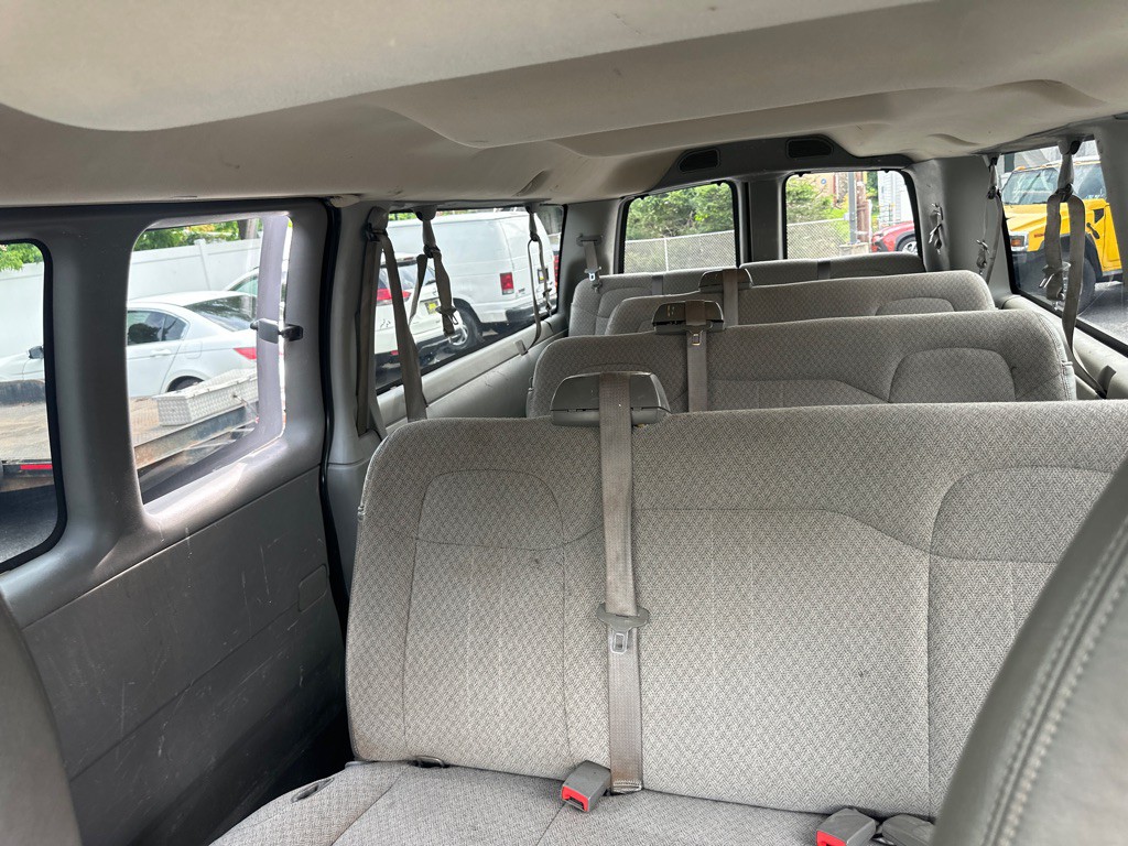 2015 Chevrolet Express Image 35