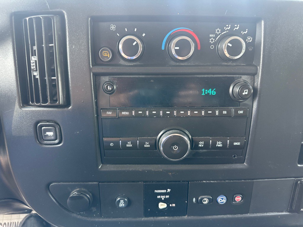 2015 Chevrolet Express Image 39