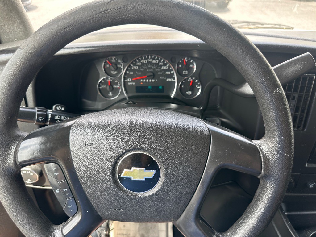 2015 Chevrolet Express Image 46