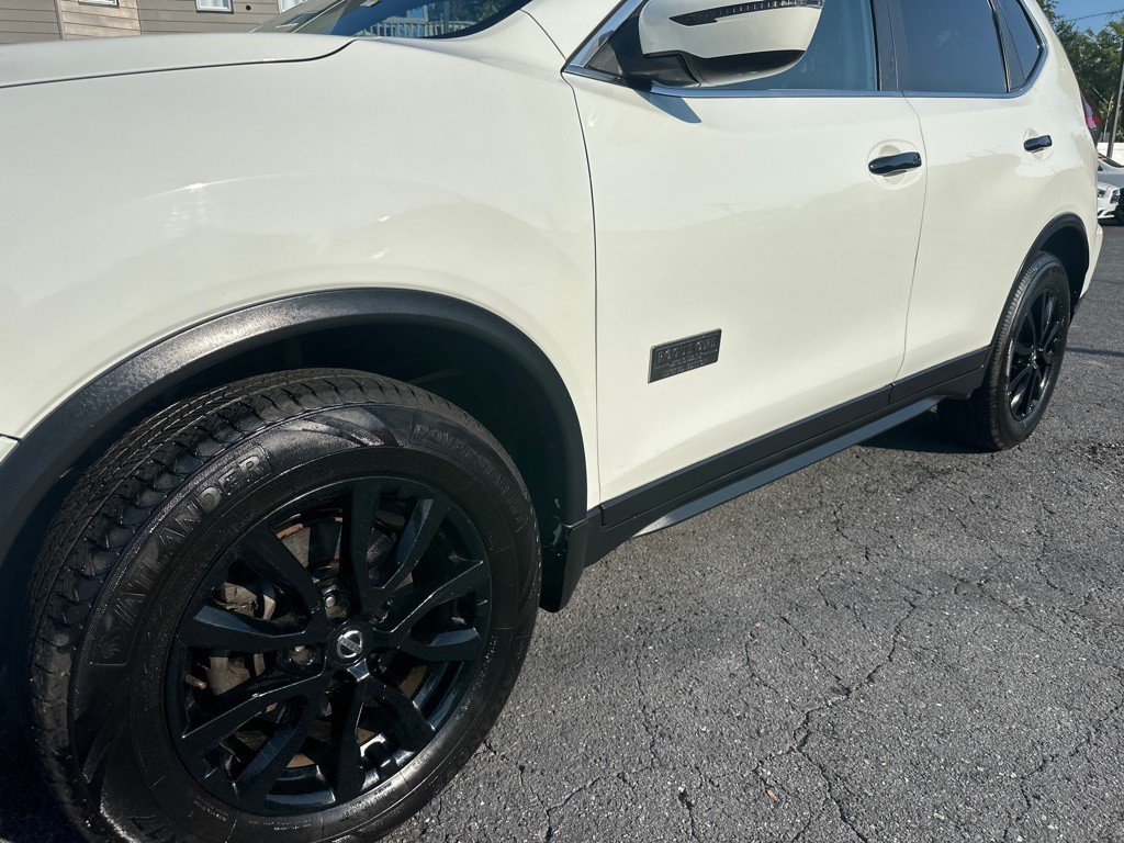 2017 Nissan Rogue Image 2