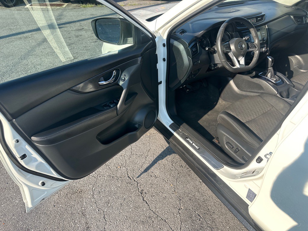 2017 Nissan Rogue Image 12