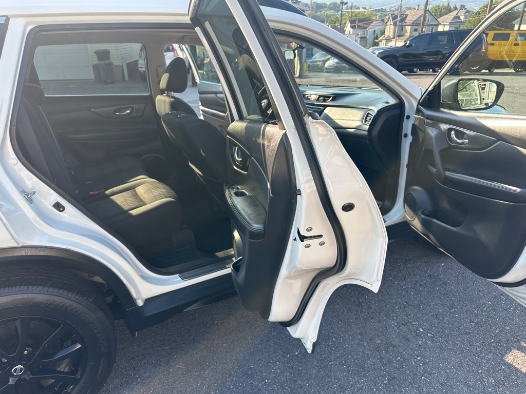 2017 Nissan Rogue Image 18