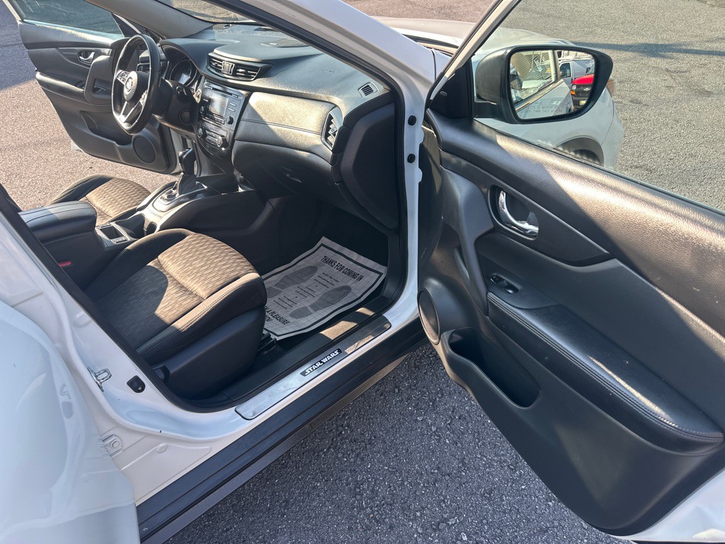 2017 Nissan Rogue Image 19