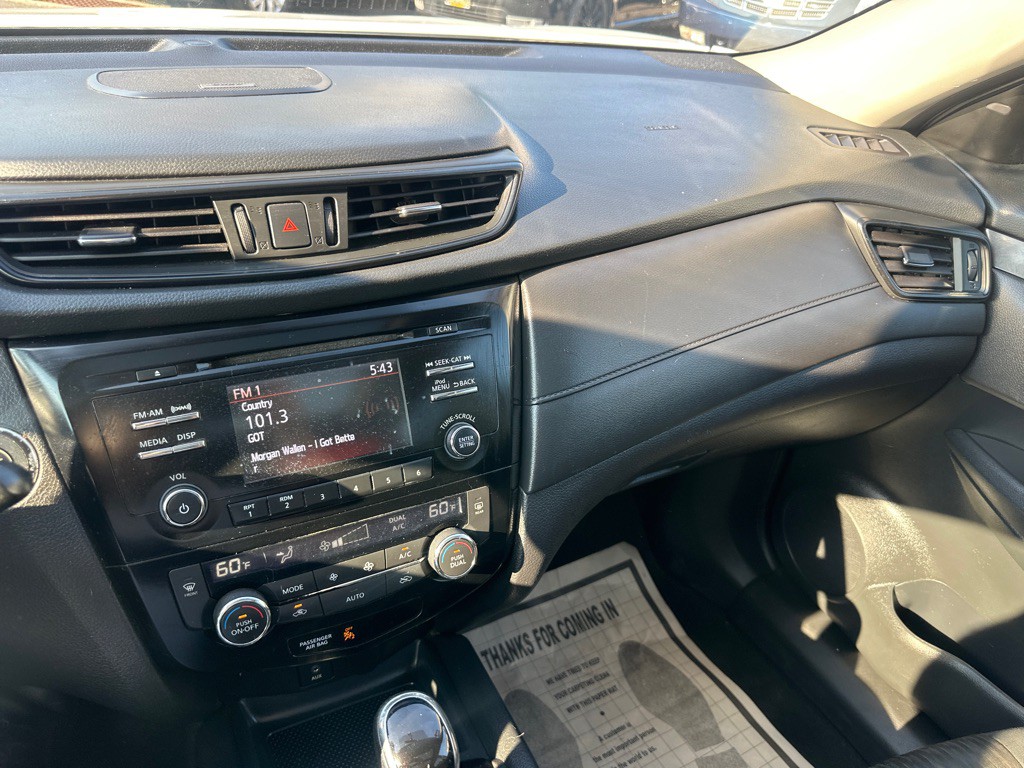 2017 Nissan Rogue Image 30