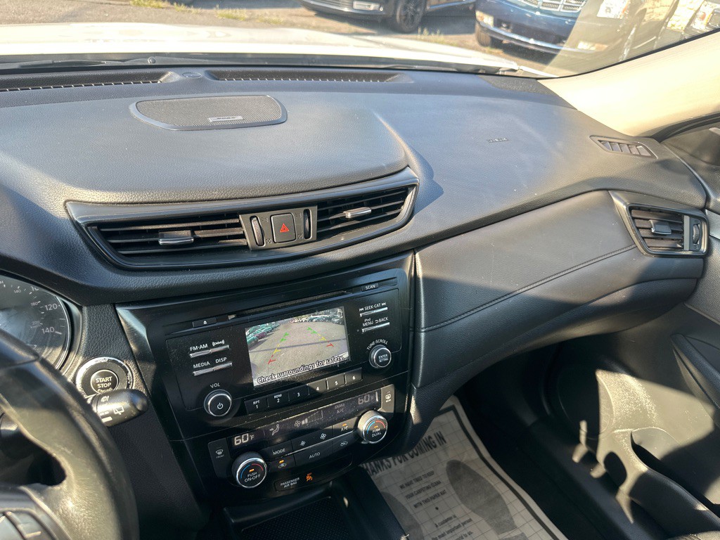 2017 Nissan Rogue Image 36