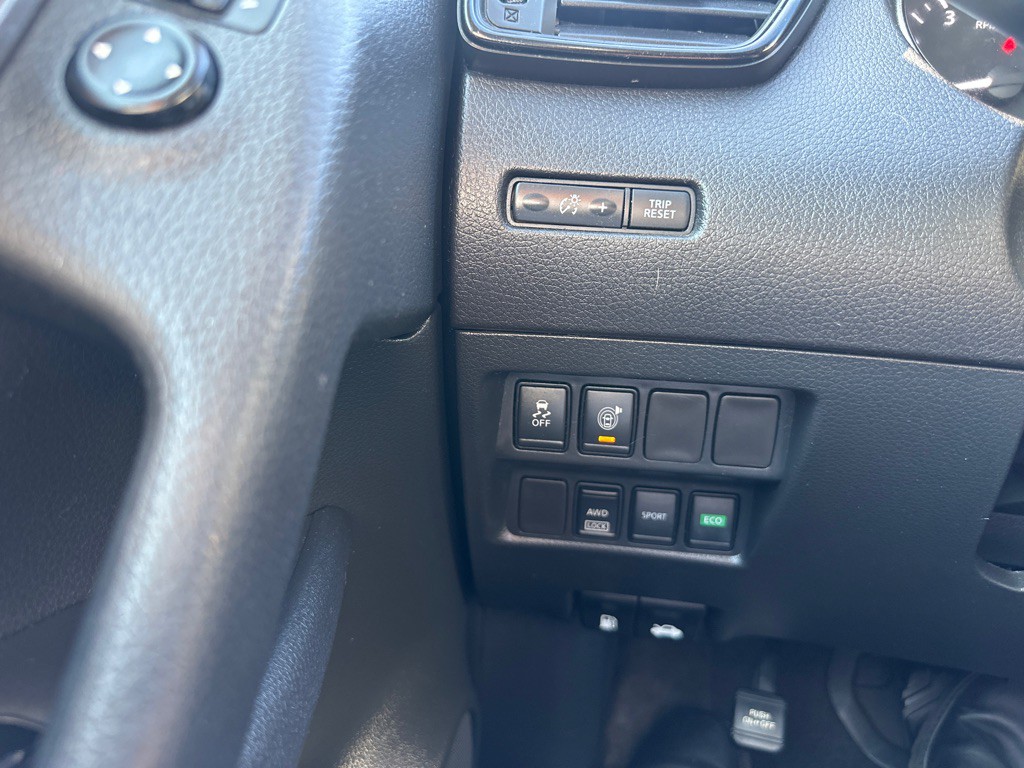 2017 Nissan Rogue Image 40