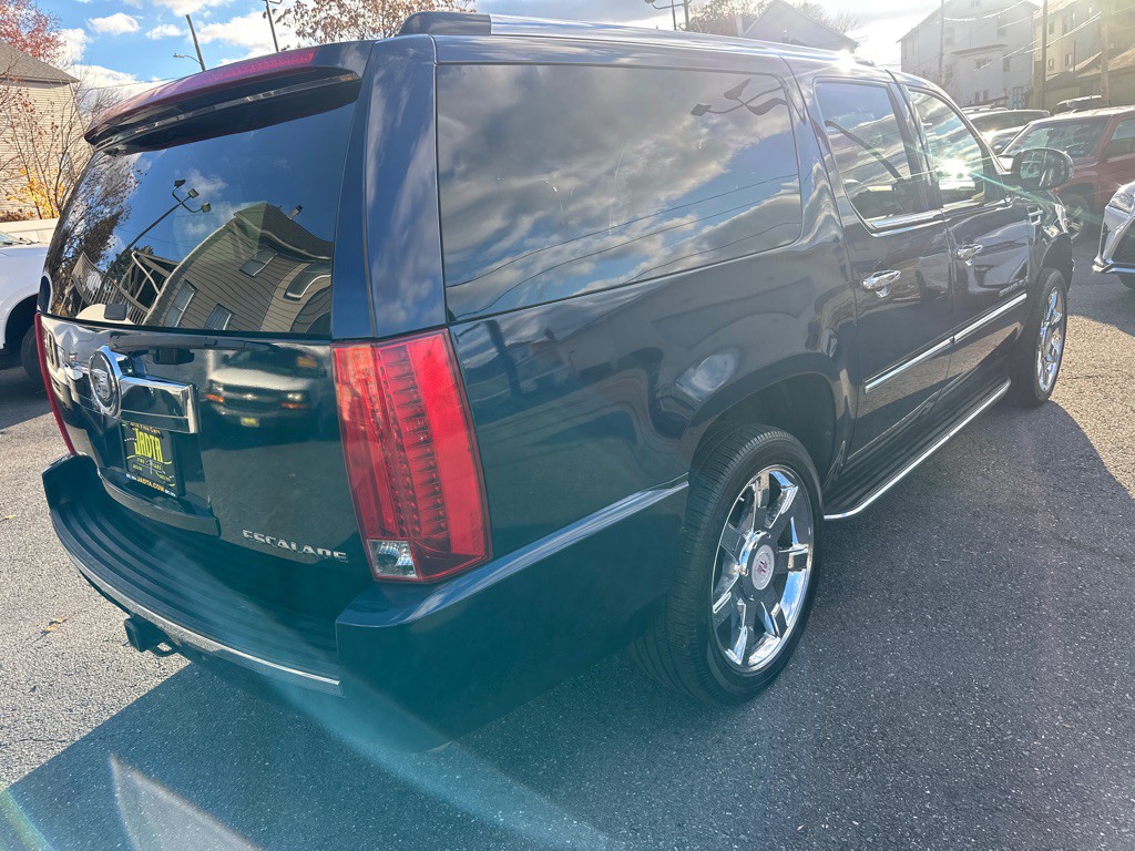 2008 Cadillac Escalade Image 10