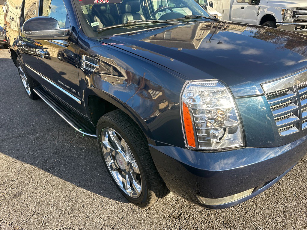2008 Cadillac Escalade Image 16
