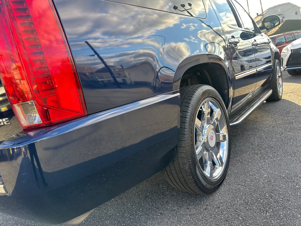 2008 Cadillac Escalade Image 19