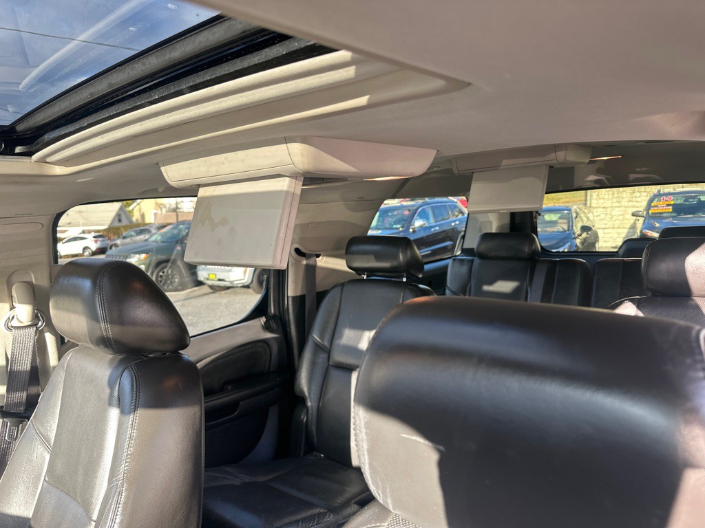 2008 Cadillac Escalade Image 30