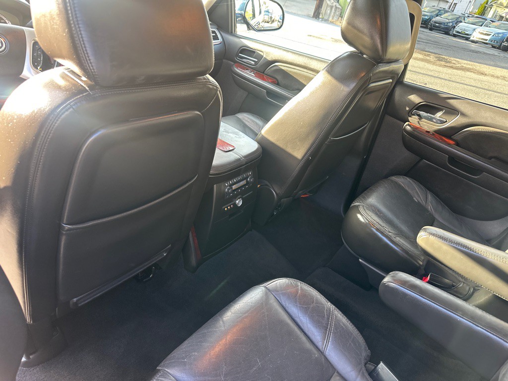 2008 Cadillac Escalade Image 34