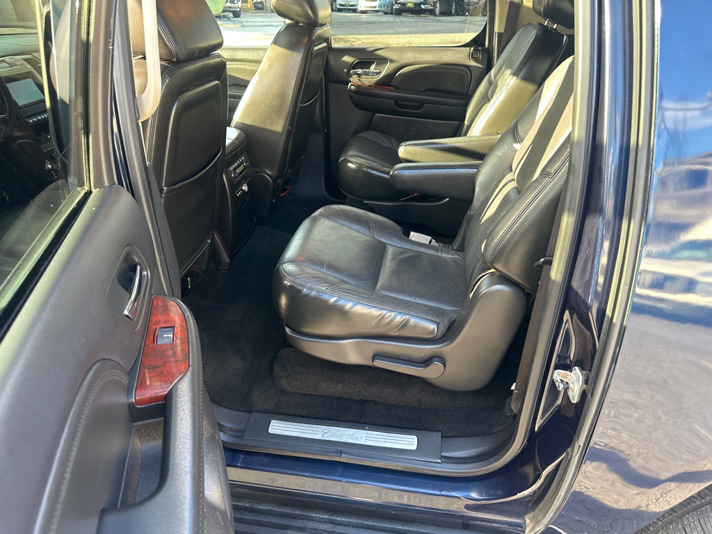2008 Cadillac Escalade Image 35