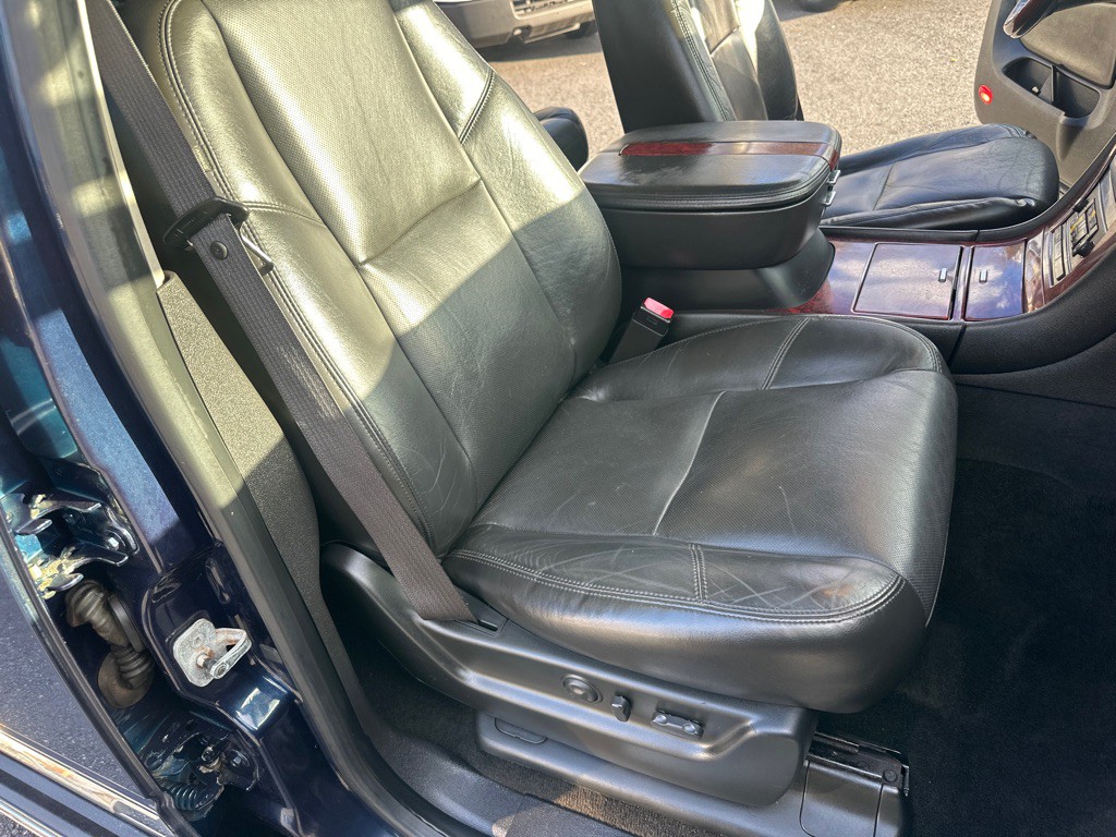 2008 Cadillac Escalade Image 40