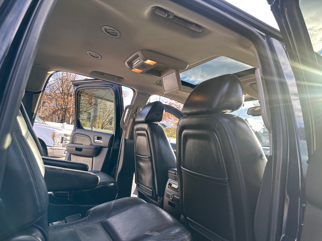 2008 Cadillac Escalade Image 45