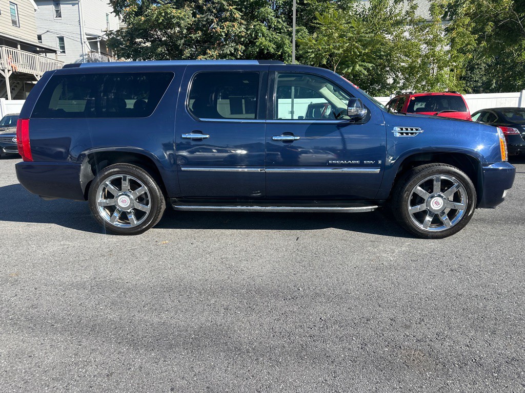 2008 Cadillac Escalade Image 2