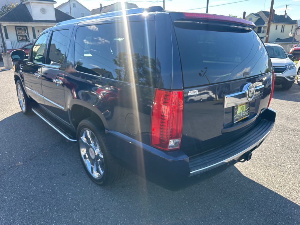 2008 Cadillac Escalade Image 5