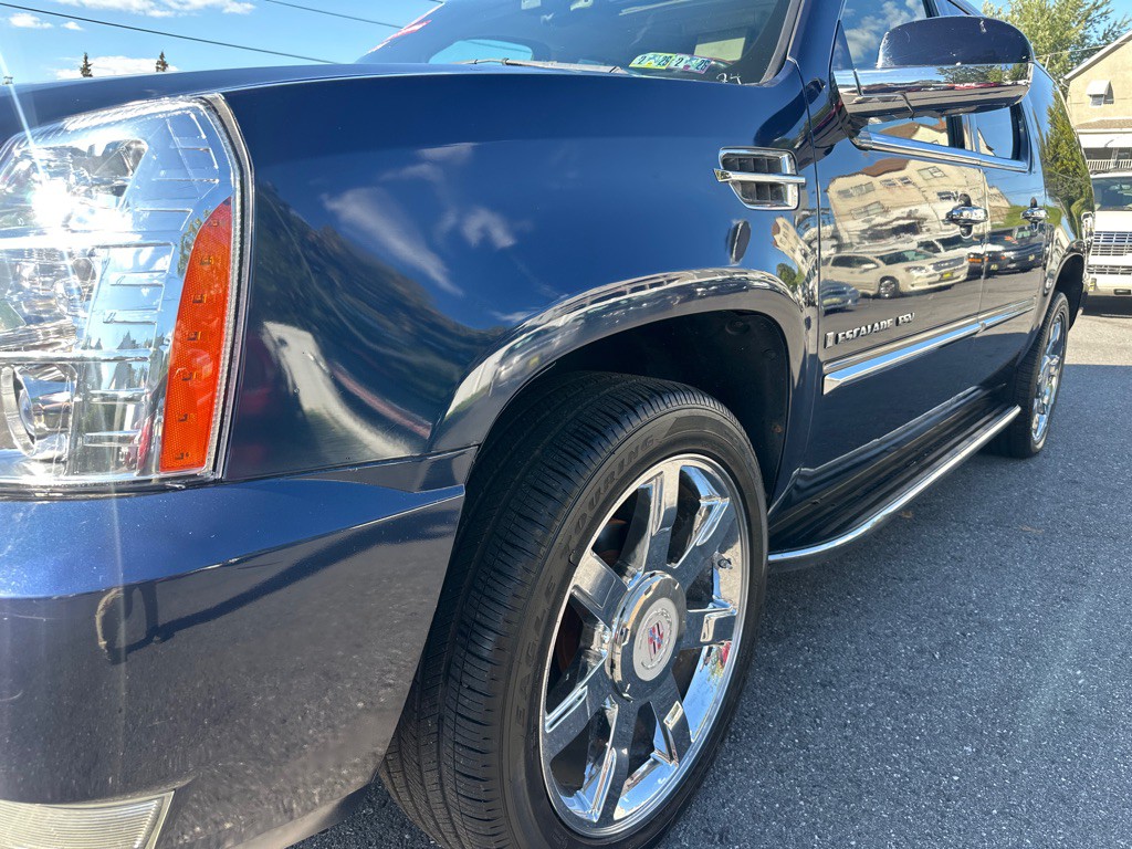 2008 Cadillac Escalade Image 9