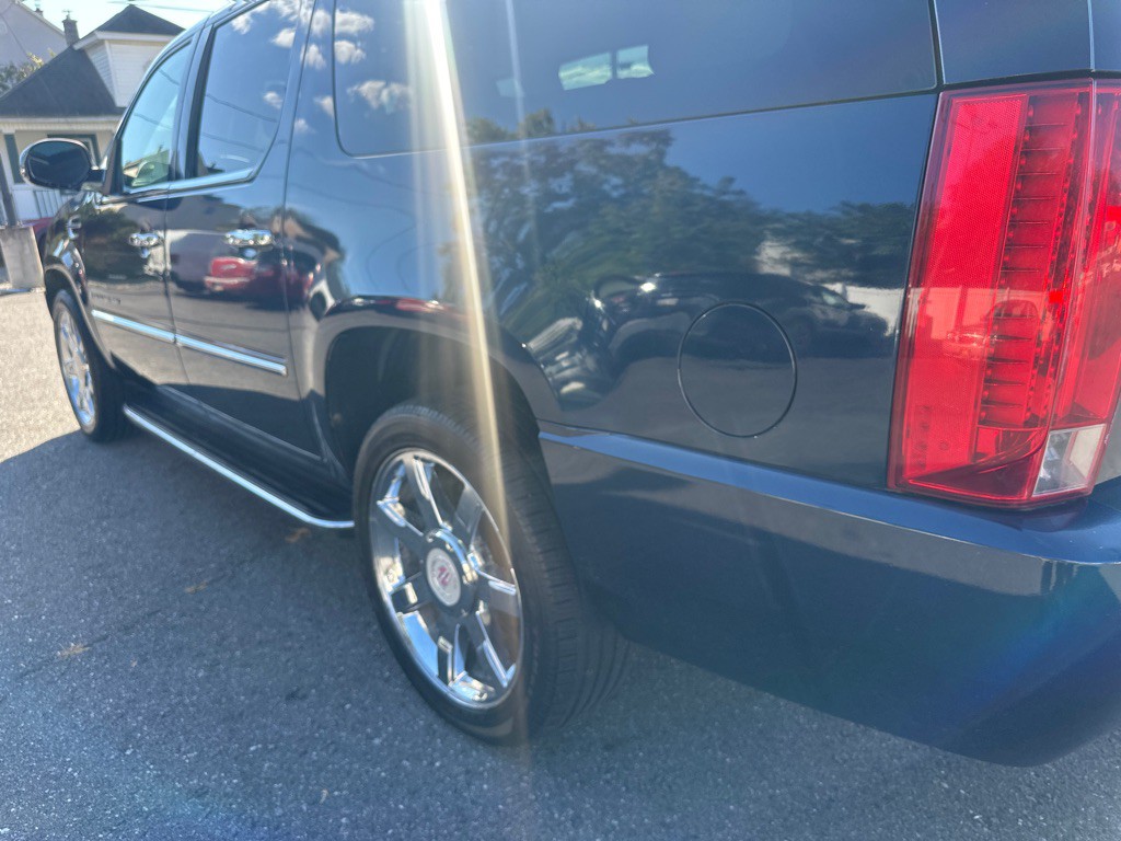2008 Cadillac Escalade Image 10