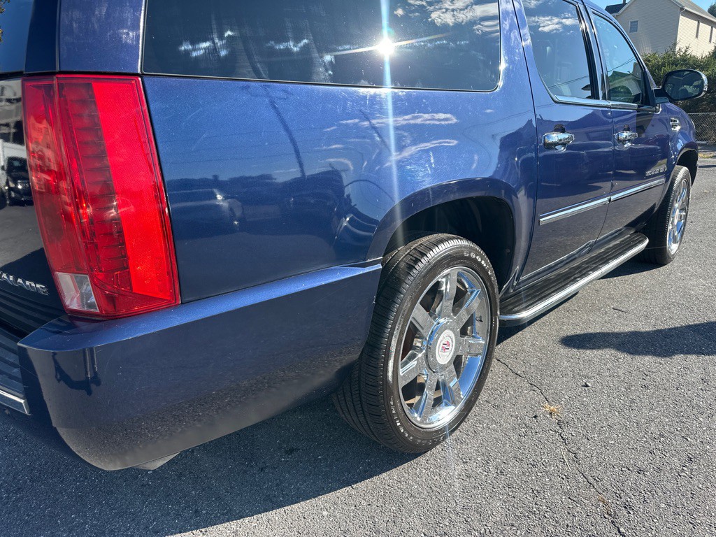 2008 Cadillac Escalade Image 11