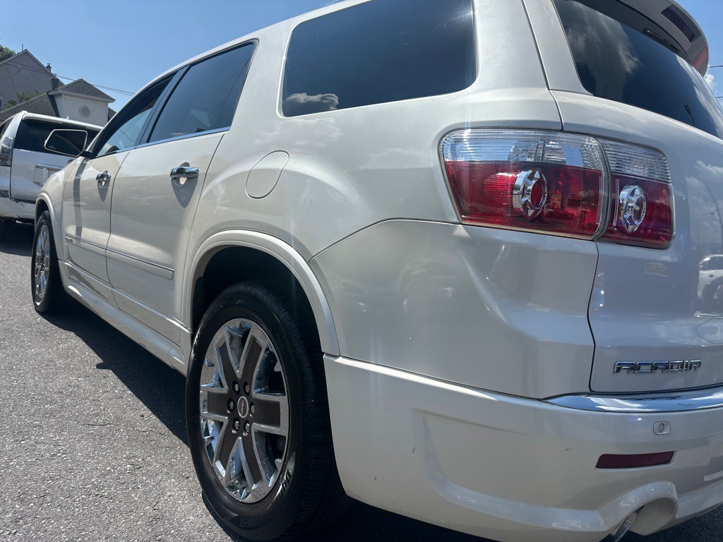 2012 GMC Acadia Image 8