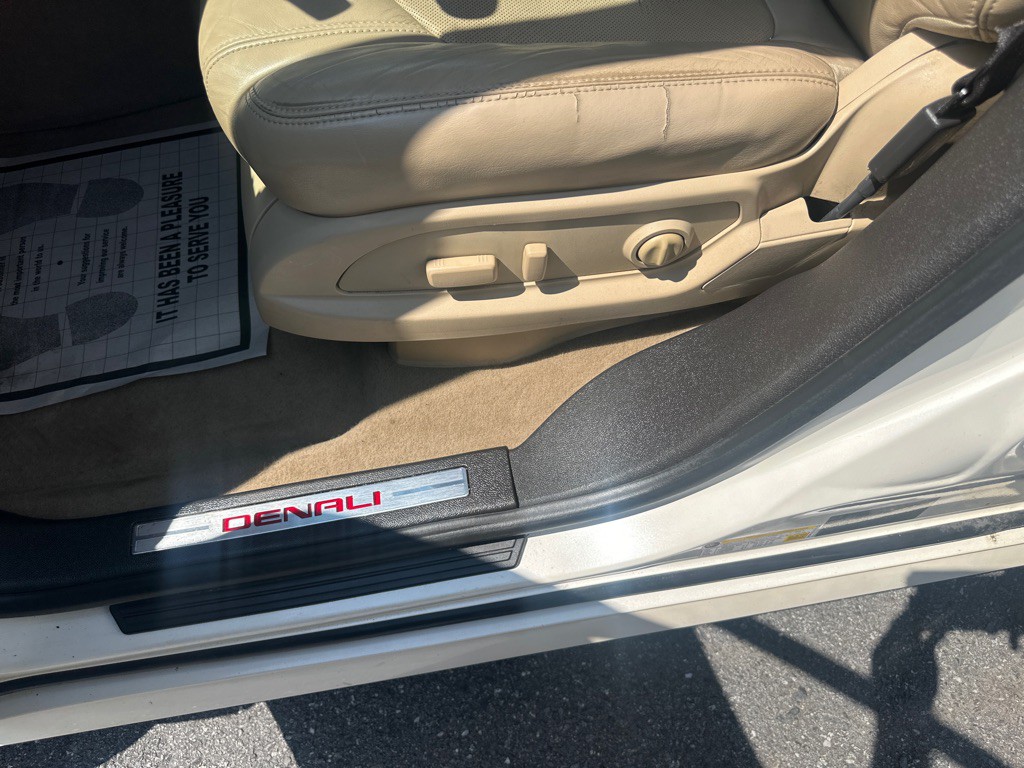 2012 GMC Acadia Image 16