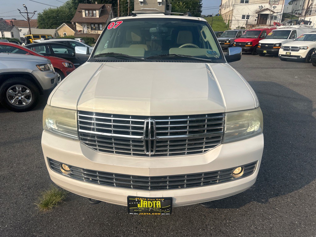 2007 Lincoln Navigator Image 8