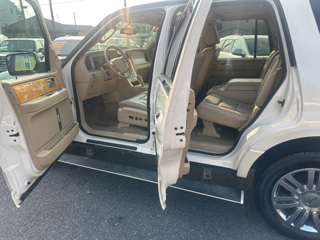 2007 Lincoln Navigator Image 13