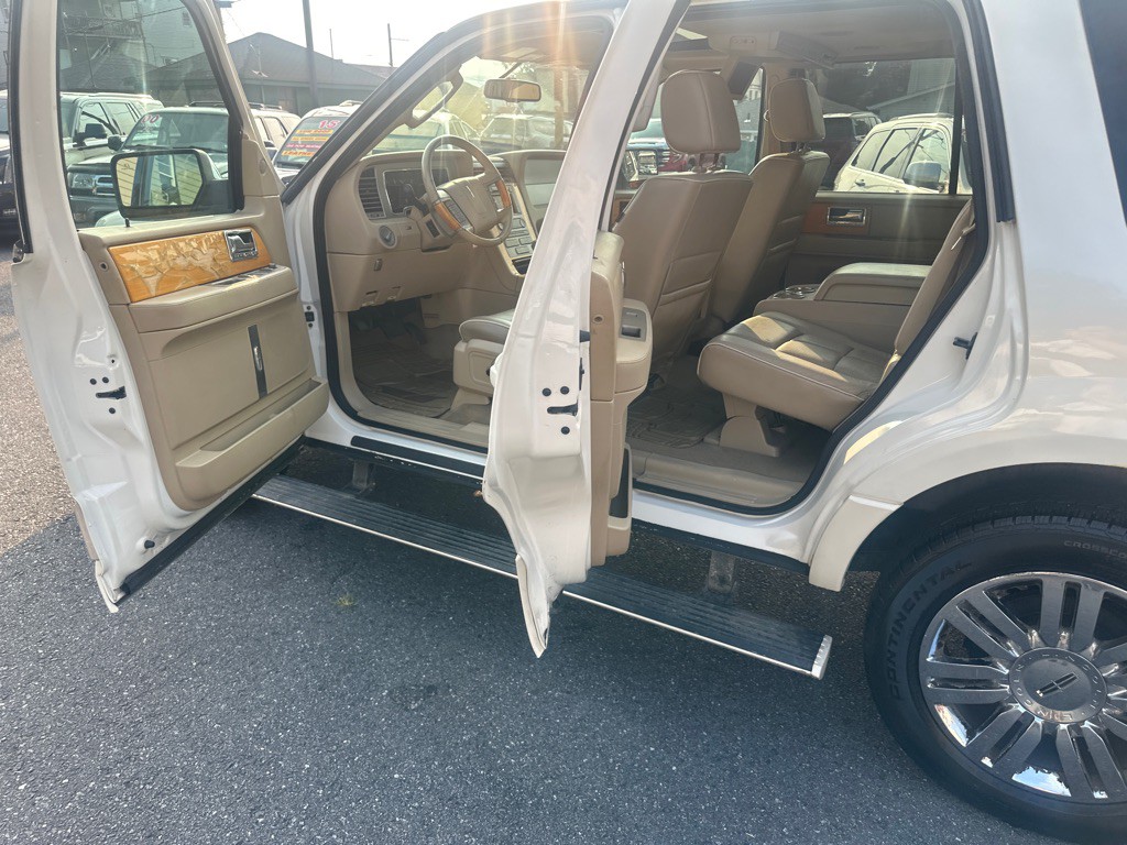 2007 Lincoln Navigator Image 17