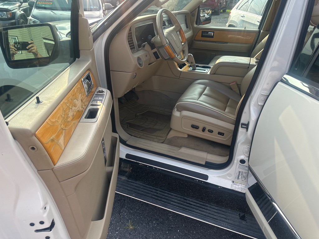 2007 Lincoln Navigator Image 18