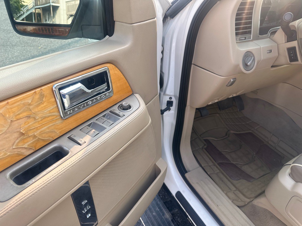 2007 Lincoln Navigator Image 21