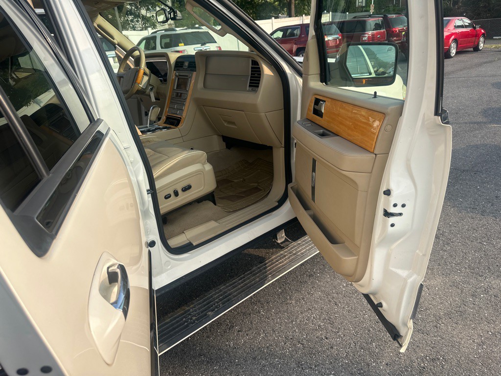 2007 Lincoln Navigator Image 26