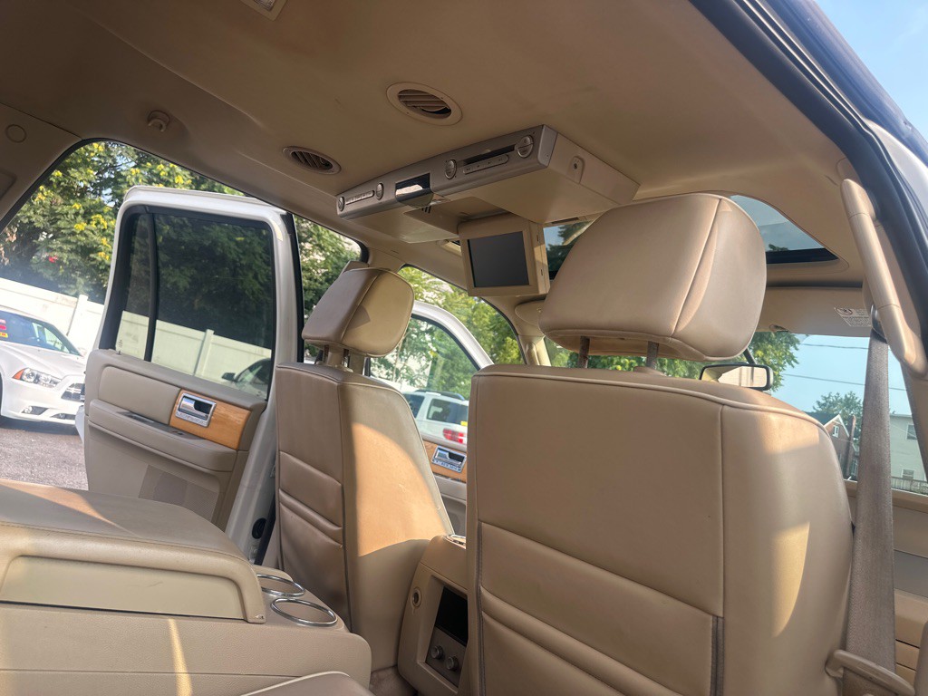 2007 Lincoln Navigator Image 28
