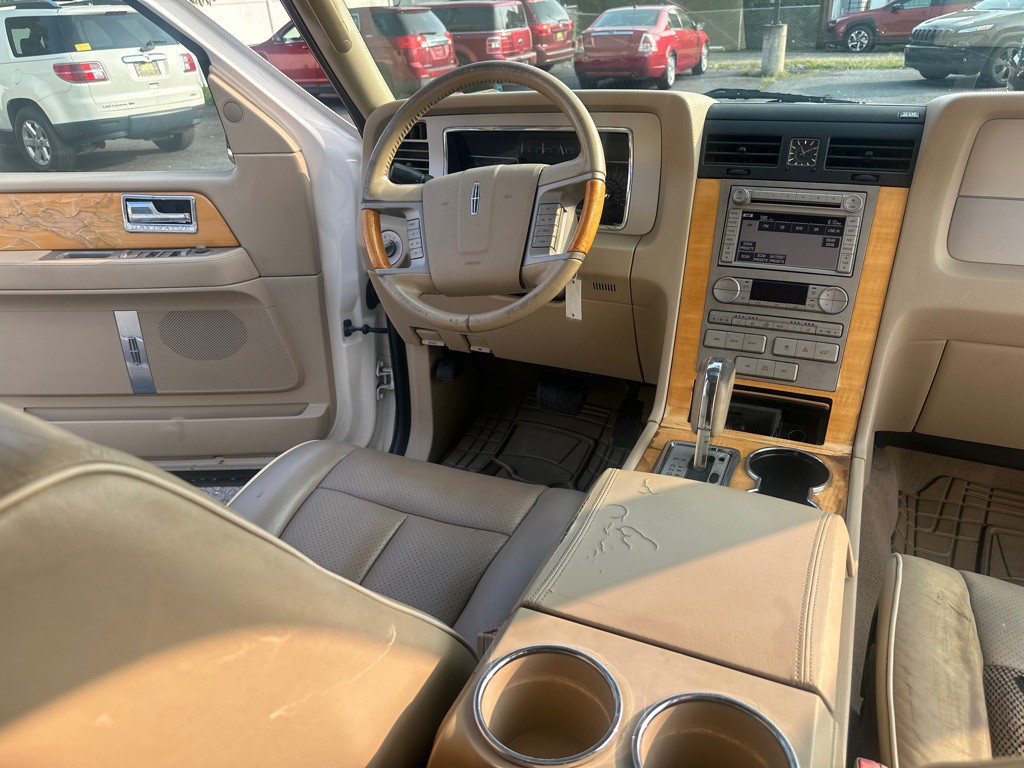 2007 Lincoln Navigator Image 29