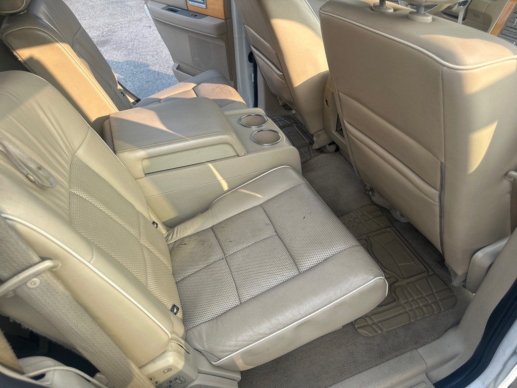 2007 Lincoln Navigator Image 30