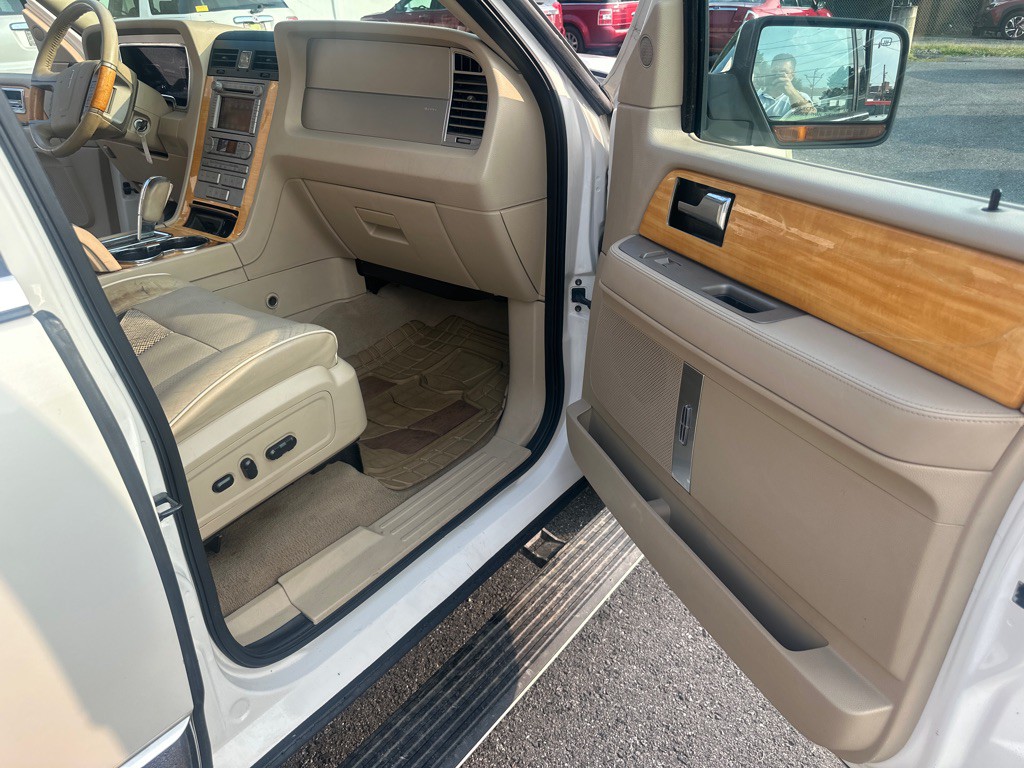 2007 Lincoln Navigator Image 33