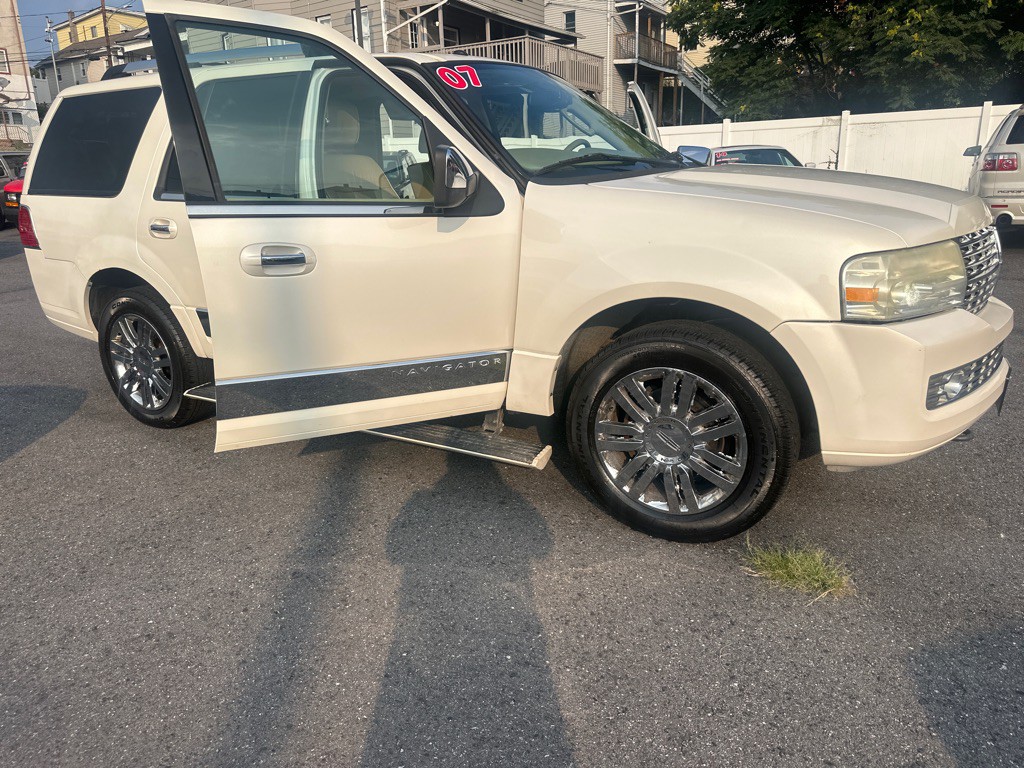 2007 Lincoln Navigator Image 35