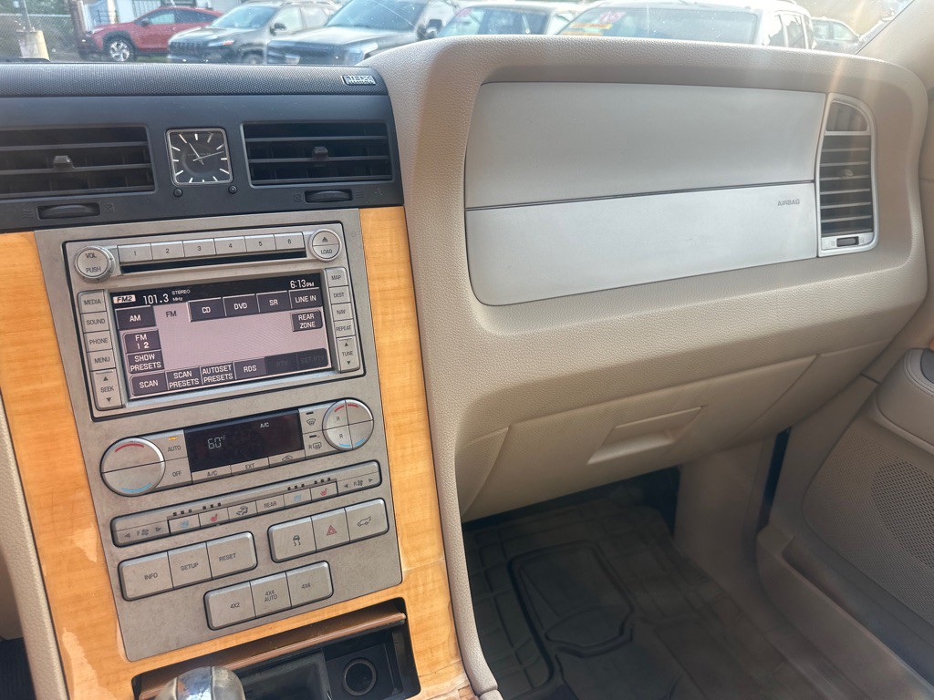 2007 Lincoln Navigator Image 45