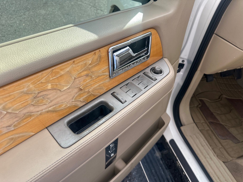 2007 Lincoln Navigator Image 81