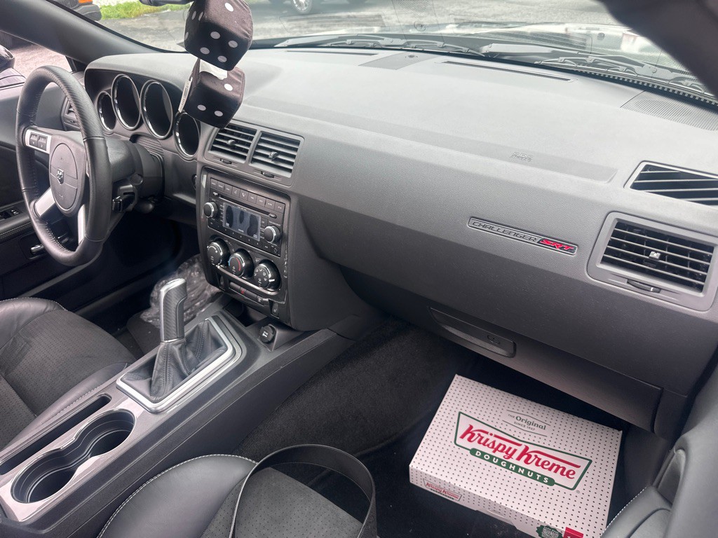 2009 Dodge Challenger Image 25