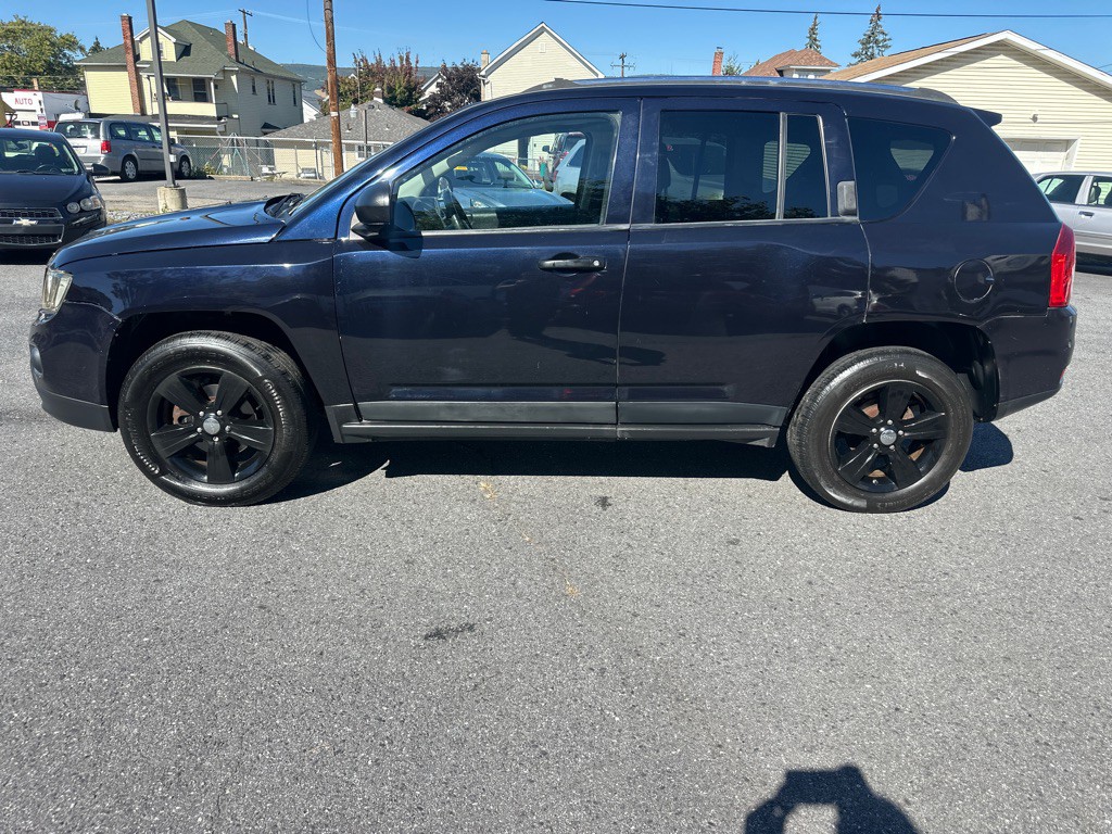 2011 Jeep Compass Image 2