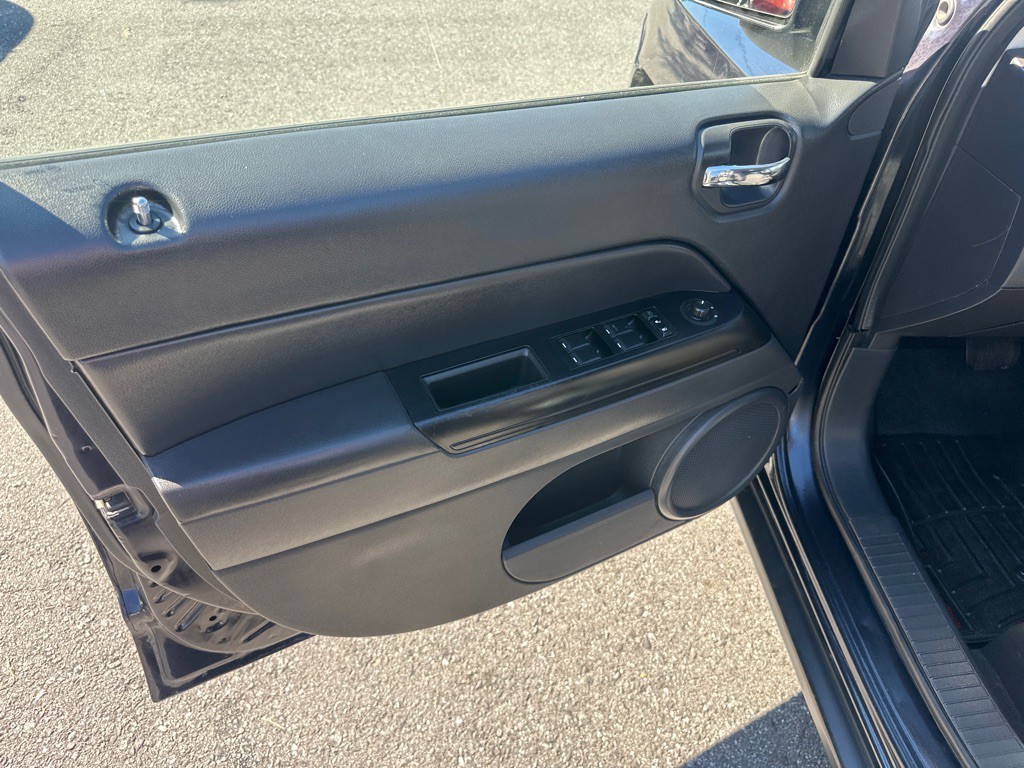 2011 Jeep Compass Image 18