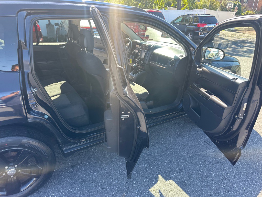 2011 Jeep Compass Image 21