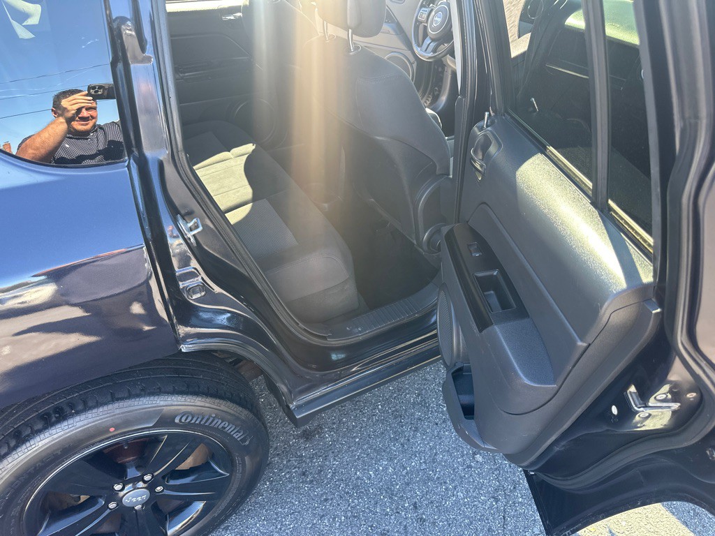 2011 Jeep Compass Image 22