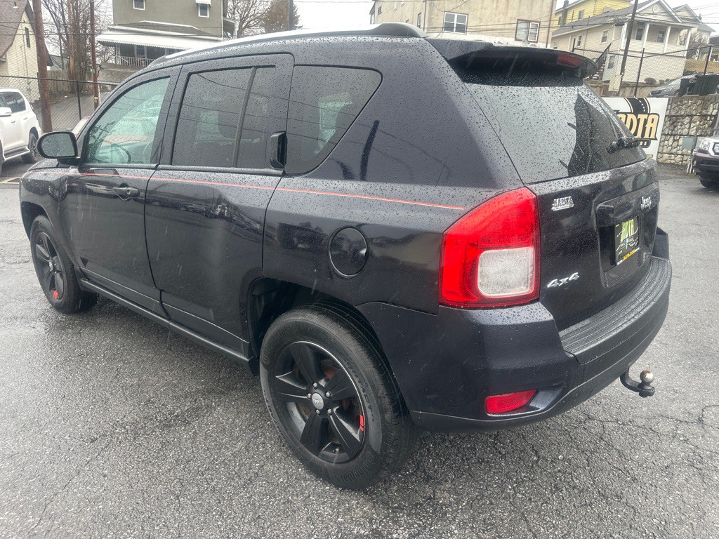 2011 Jeep Compass Image 12